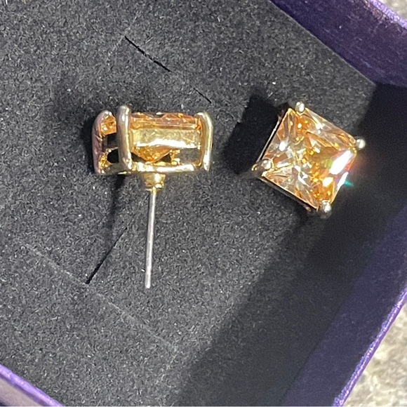 Elegant Gold Stud princess cut morganite 

Beautiful 
Worn once - Picture 7 of 16